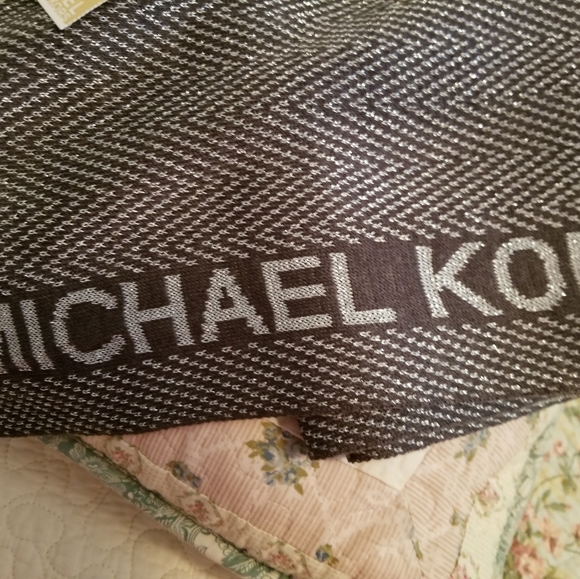 🧣 Michael Kors Winter Scarf NWT - Picture 3 of 5